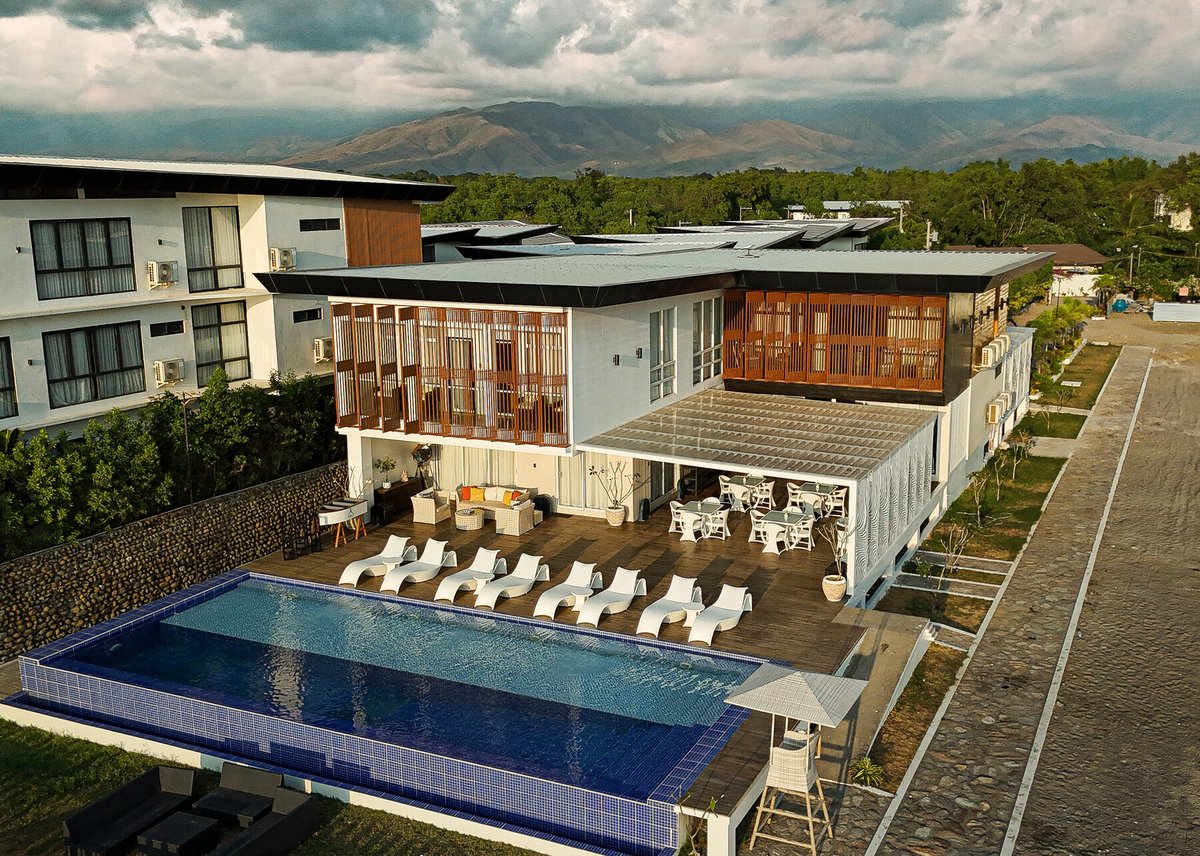 Villa Elisa Botolan Seaview 4 exterior with pool and mountain view